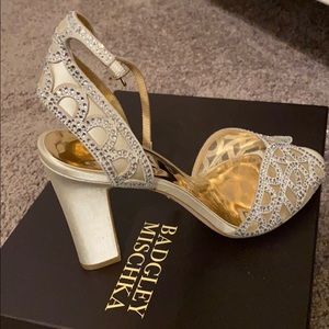 Badgley Mischka Ivory Shoes (Formal/Dress) size 9
